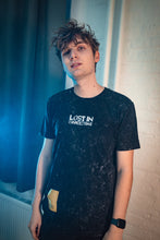 Lade das Bild in den Galerie-Viewer, Shirt "Lost in Spacetime"