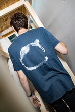 Lade das Bild in den Galerie-Viewer, Shirt "Stay Curious" - Moon Grey