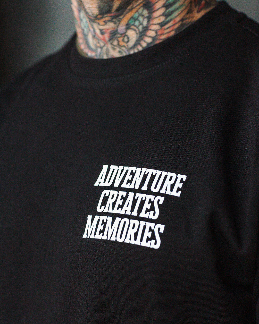CREWNECK SWEATSHIRT "ADVENTURE CREATES MEMORIES"