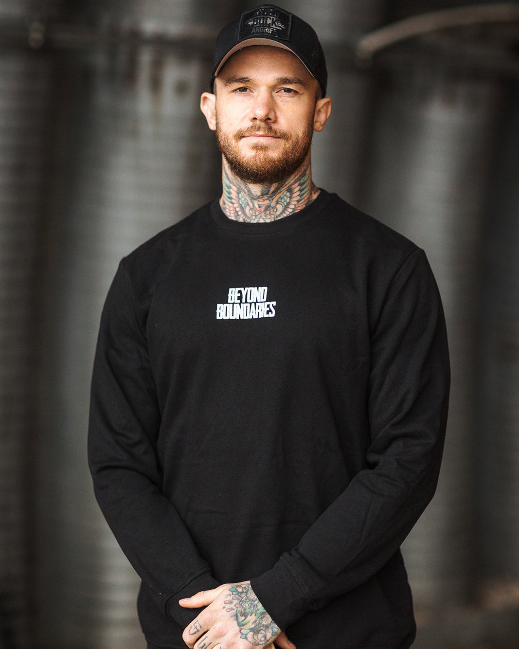 CREWNECK SWEATSHIRT "BEYOND BOUNDARIES"