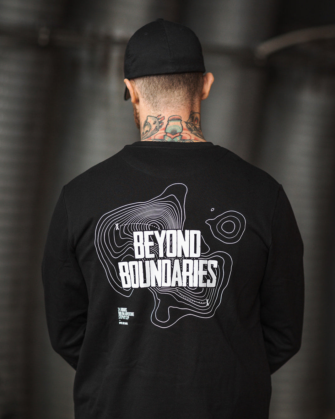 CREWNECK SWEATSHIRT "BEYOND BOUNDARIES"