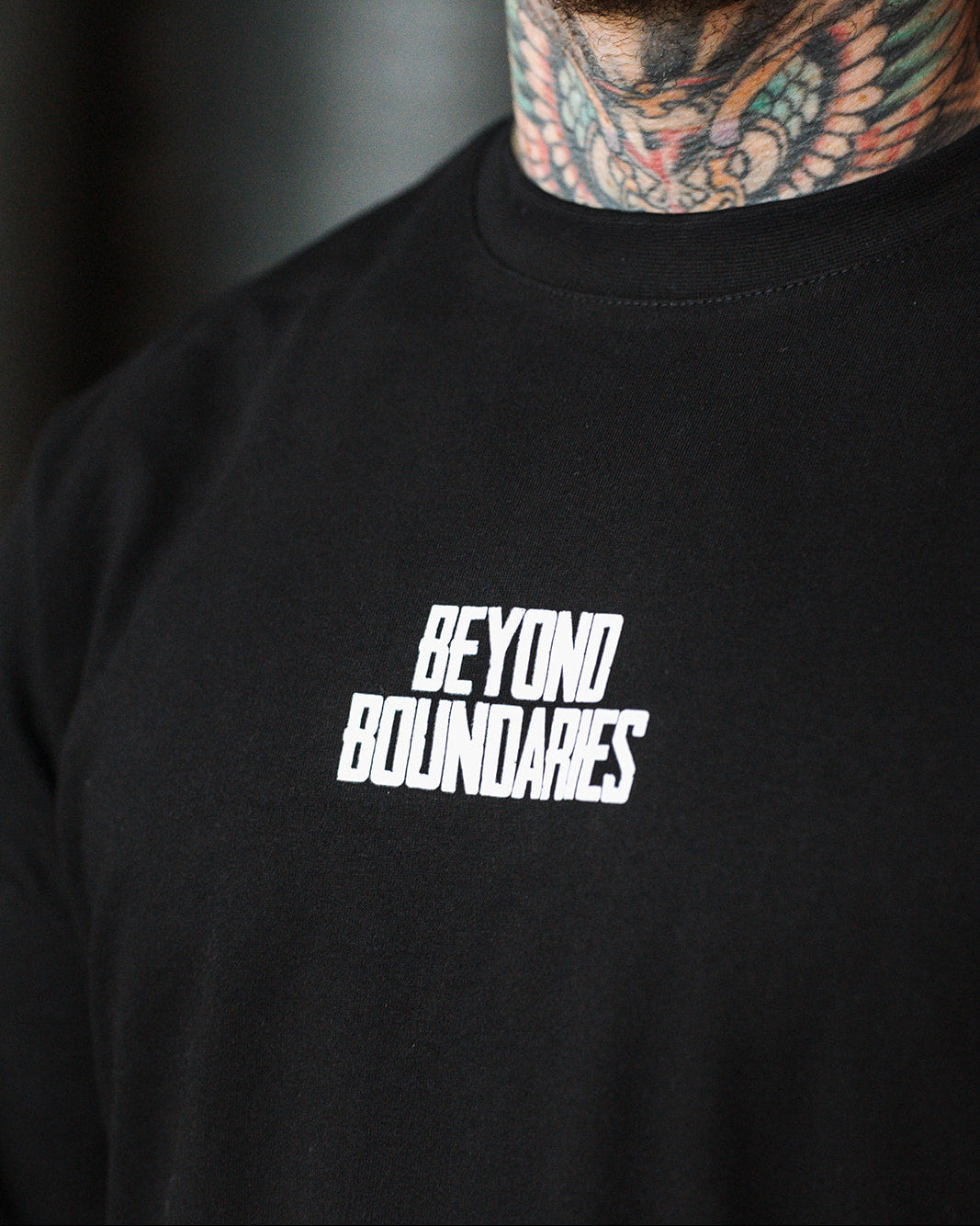 CREWNECK SWEATSHIRT "BEYOND BOUNDARIES"